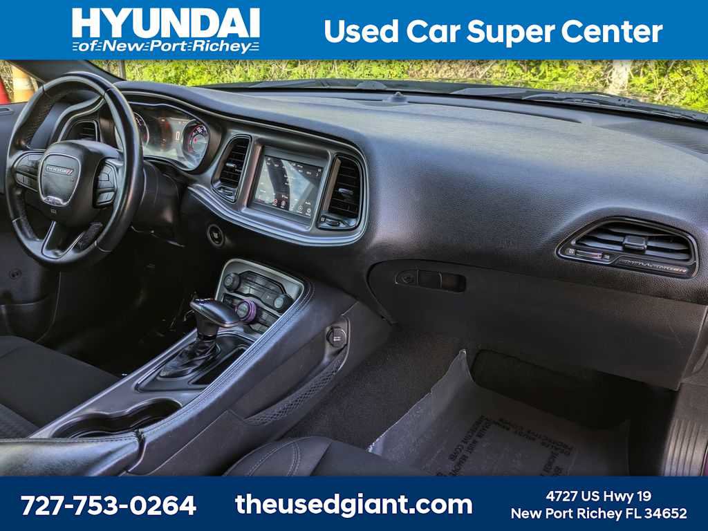 Used 2022 Dodge Challenger SXT RWD image 15