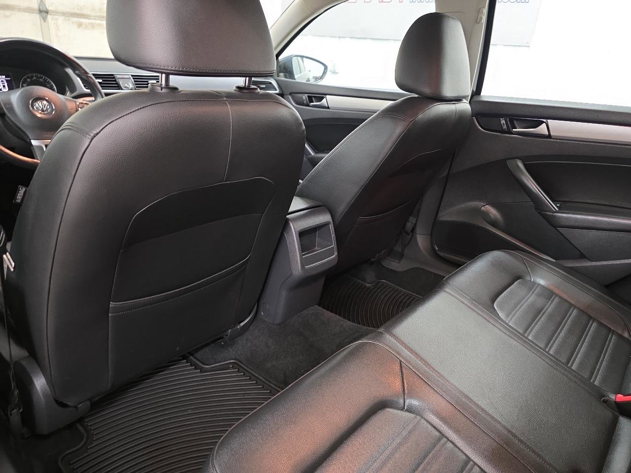 Used 2012 Volkswagen Passat 3.6 SE image 31