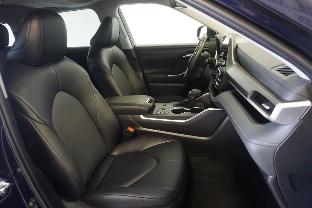 Certified 2025 Toyota Highlander XLE FWD image 26