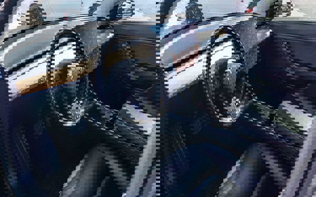 Used 2018 Tesla Model 3 Mid Range image 6