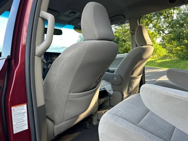 Used 2015 Toyota Sienna LE FWD image 41
