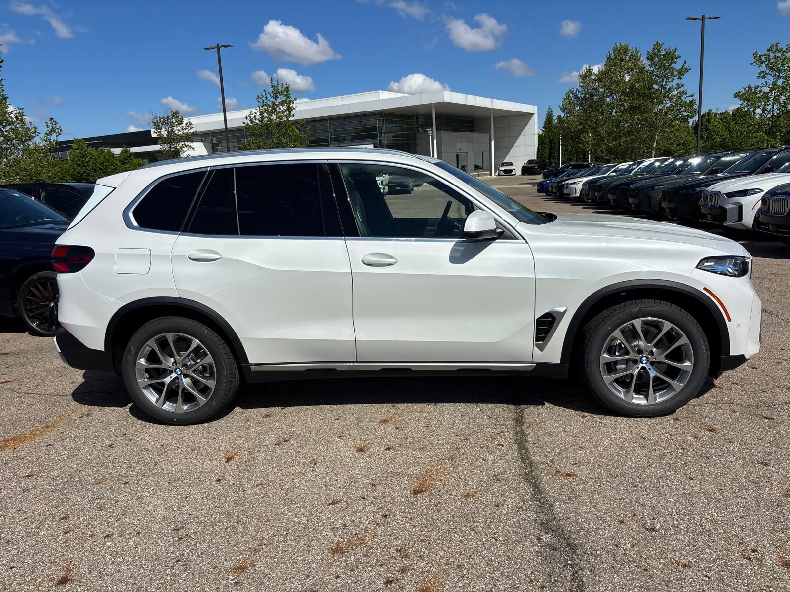 New 2026 BMW X5 xDrive40i AWD/4WD image 4