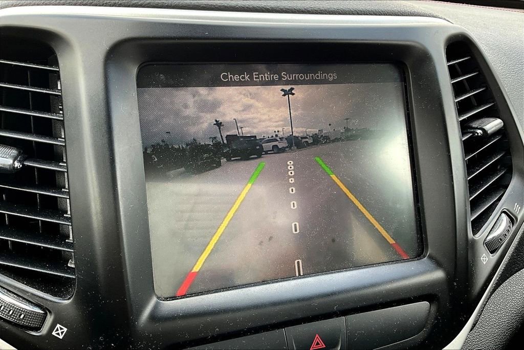 Used 2016 Jeep Cherokee Trailhawk w/ Comfort/Convenience Group image 25