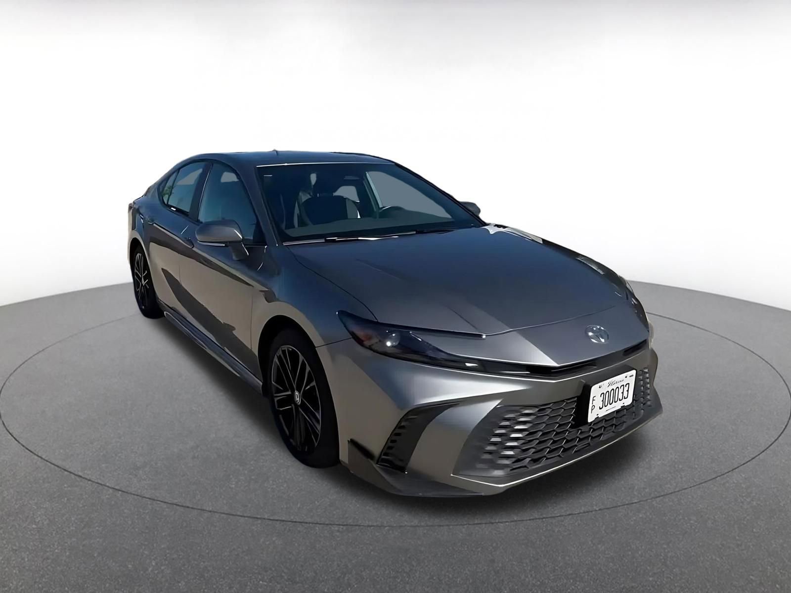 Used 2025 Toyota Camry SE FWD image 3