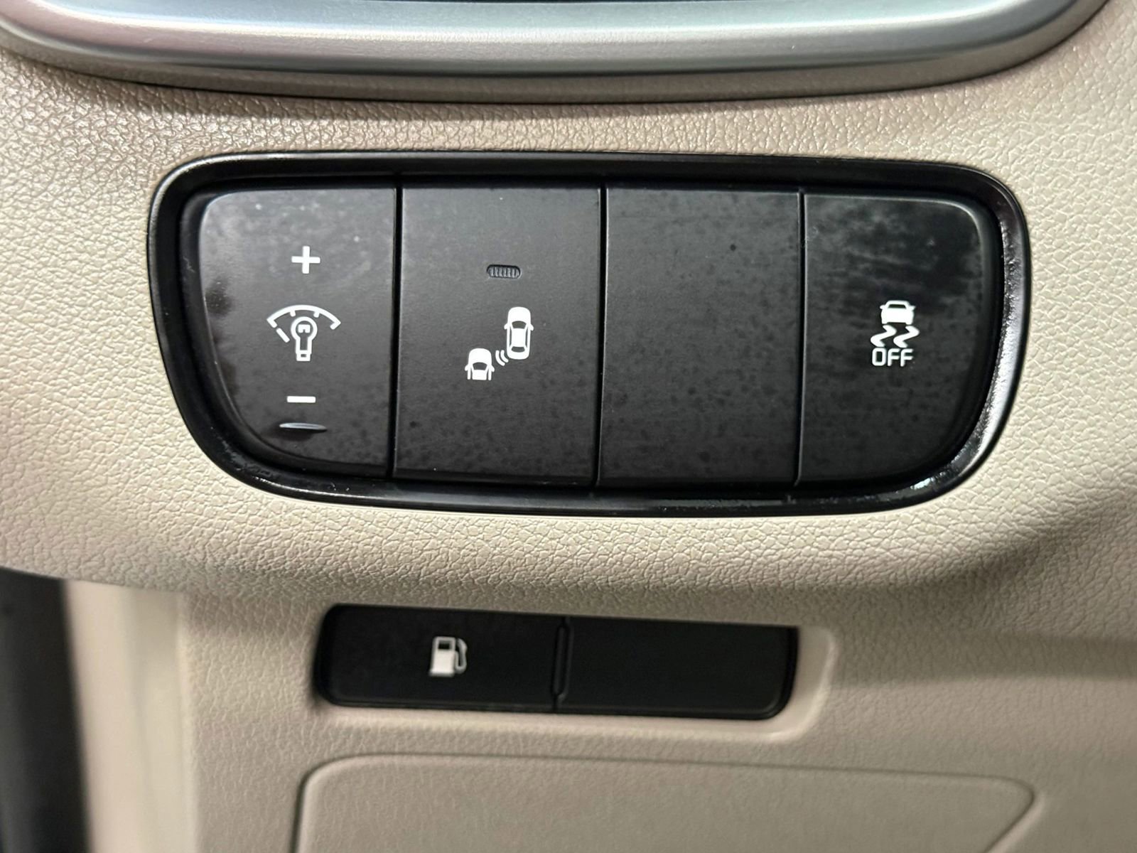 Used 2019 Kia Sorento LX w/ LX Convenience Package image 28