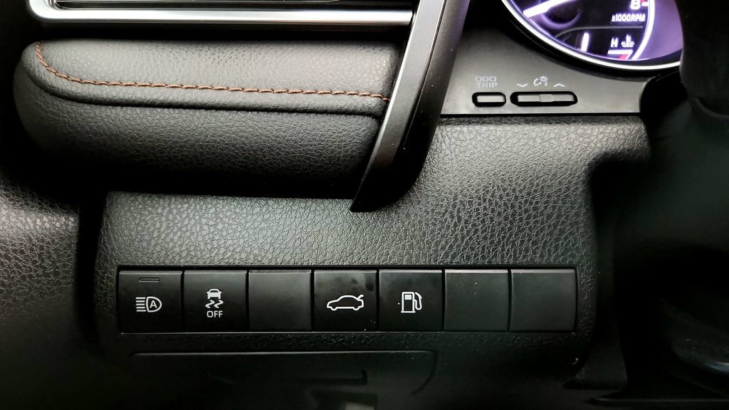Certified 2018 Toyota Camry LE FWD image 32