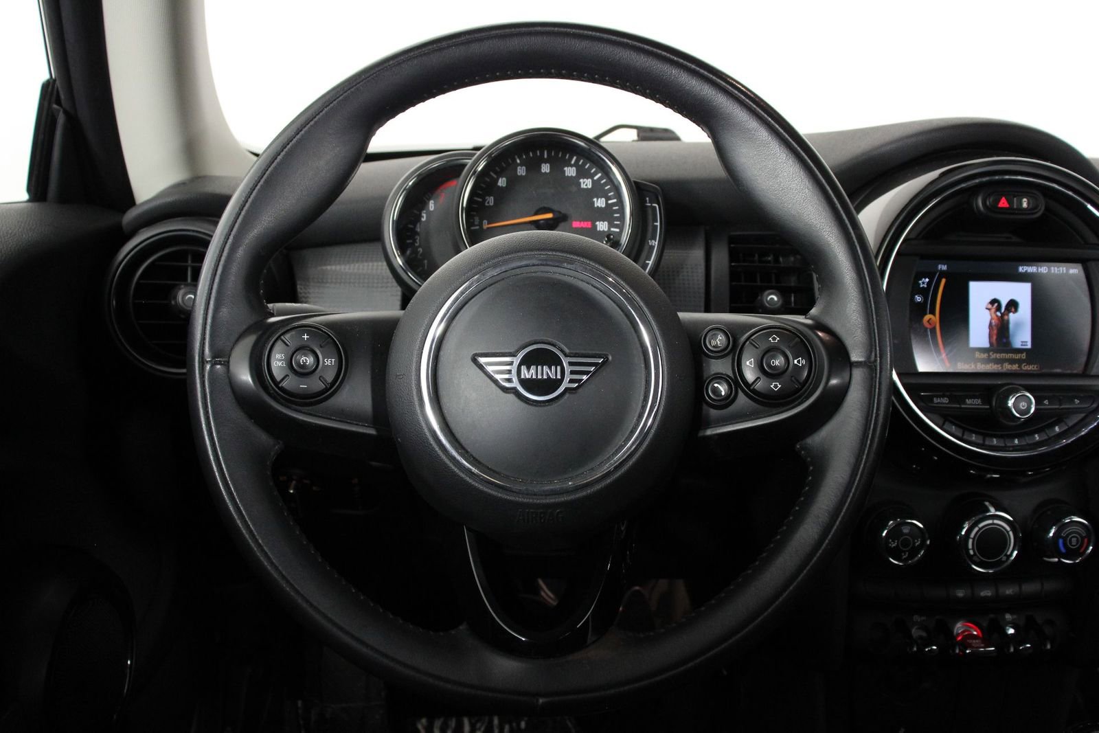 Used 2021 MINI Cooper 2-Door Hardtop image 8
