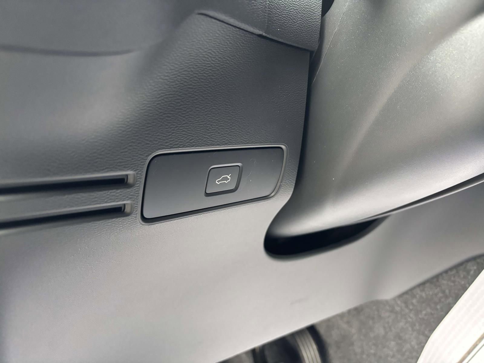 New 2026 Volvo XC40 B5 Ultra w/ Protection Package Premier image 13