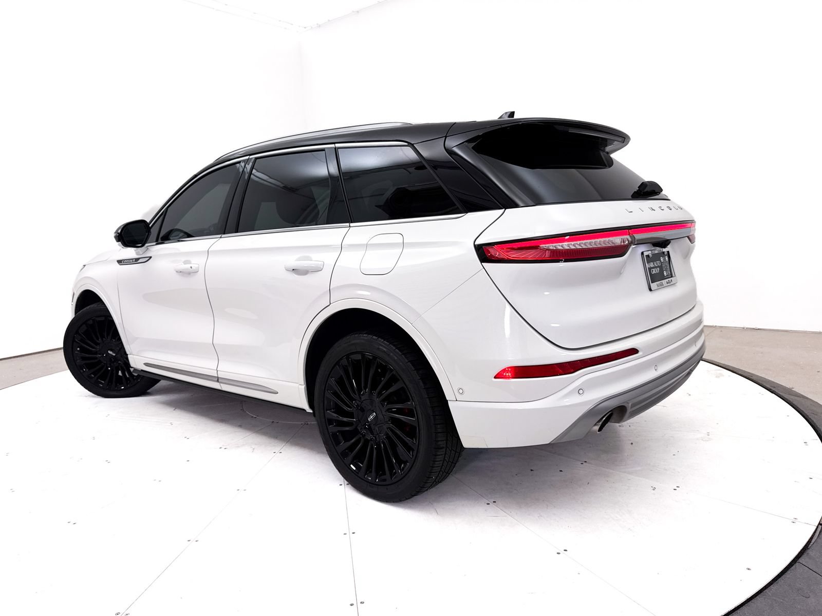 Used 2020 Lincoln Corsair Reserve AWD/4WD image 2