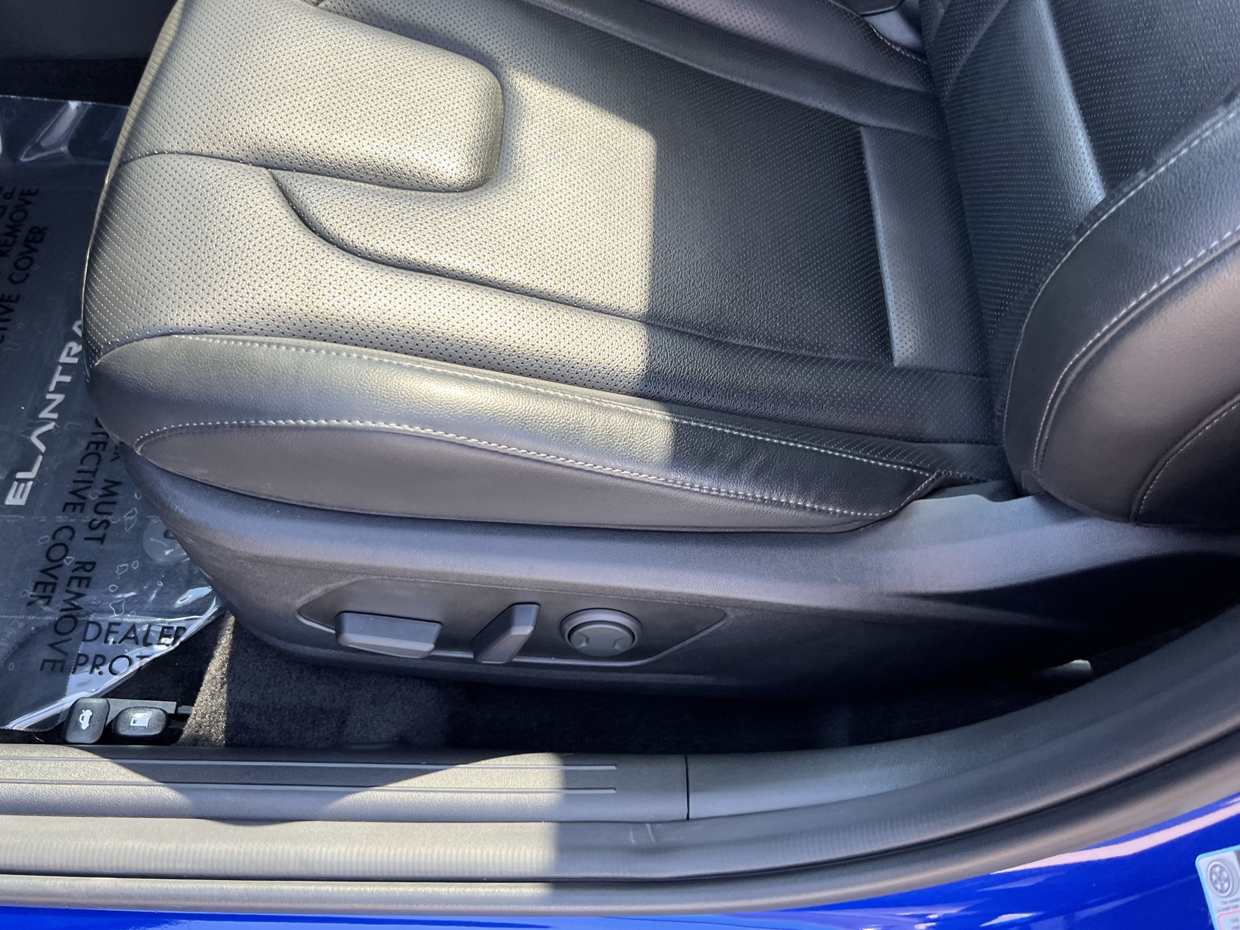 Certified 2025 Hyundai Elantra Limited FWD image 17