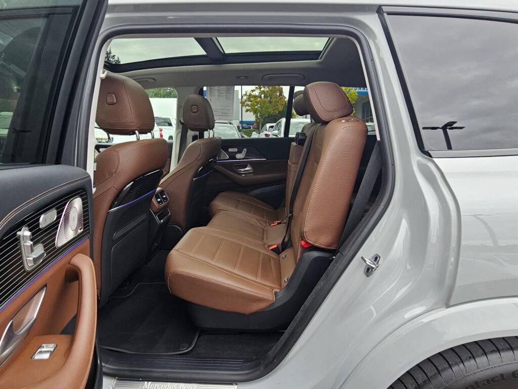 Used 2024 Mercedes-Benz GLS 580 4MATIC image 26