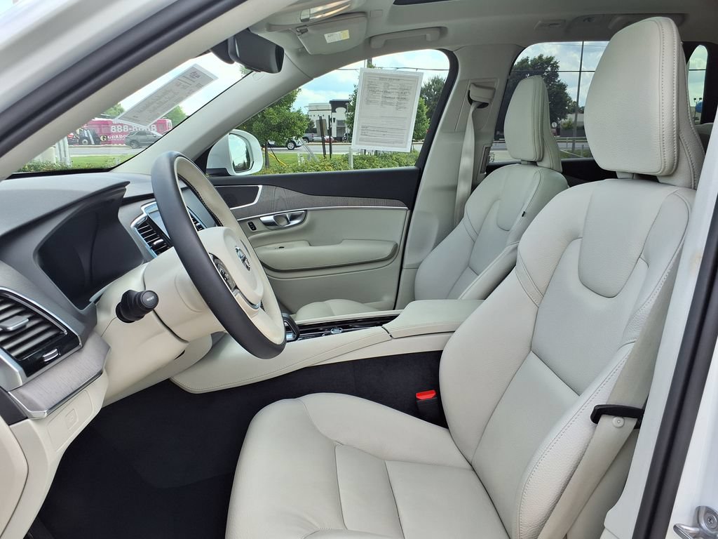 Certified 2025 Volvo XC90 B6 Plus AWD/4WD image 17