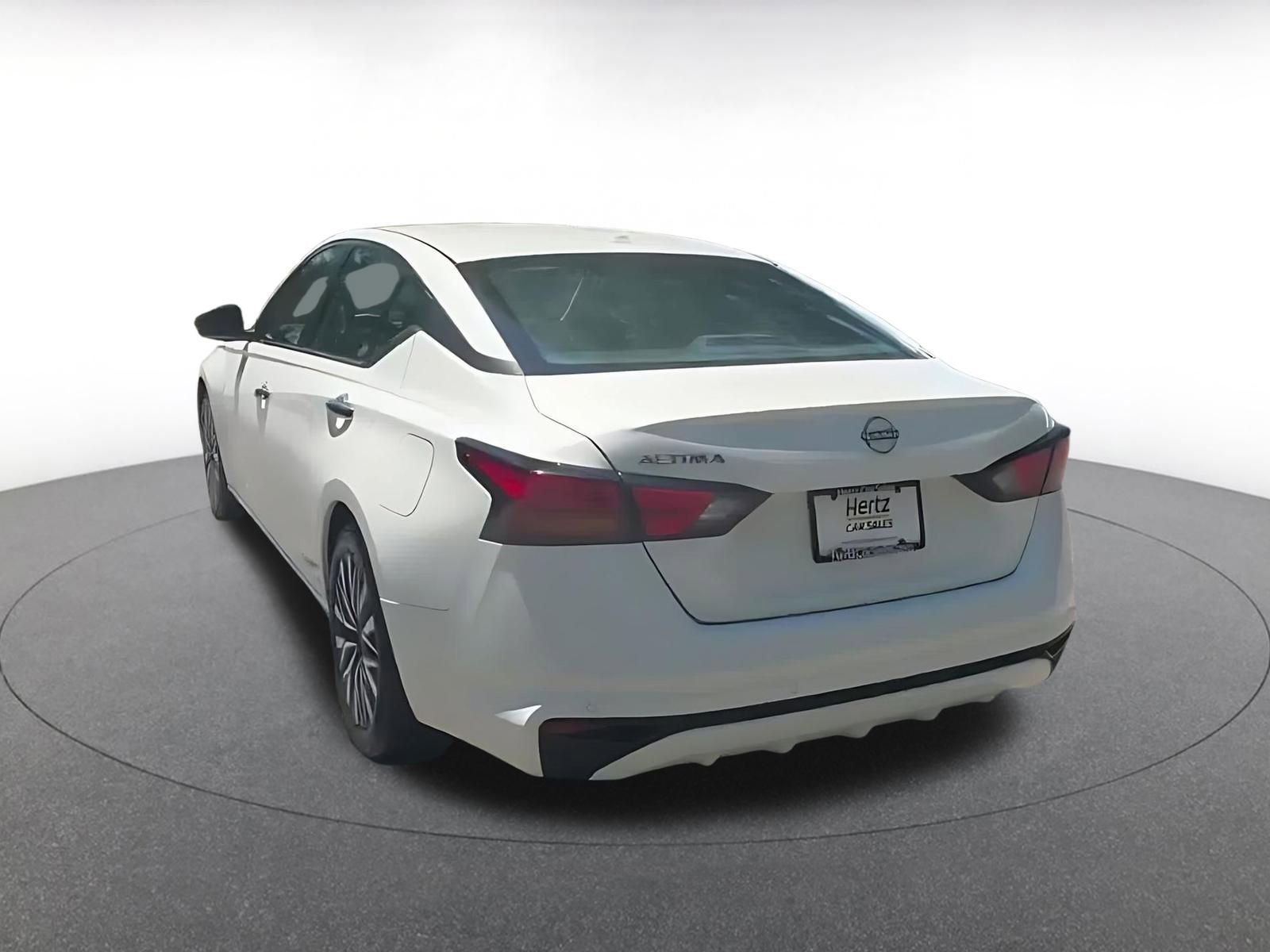 Used 2025 Nissan Altima 2.5 SV FWD image 11