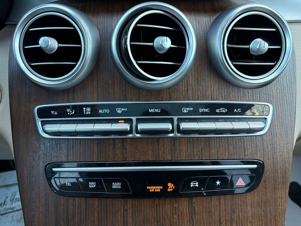 Used 2020 Mercedes-Benz GLC 300 4MATIC w/ Multimedia Package image 38