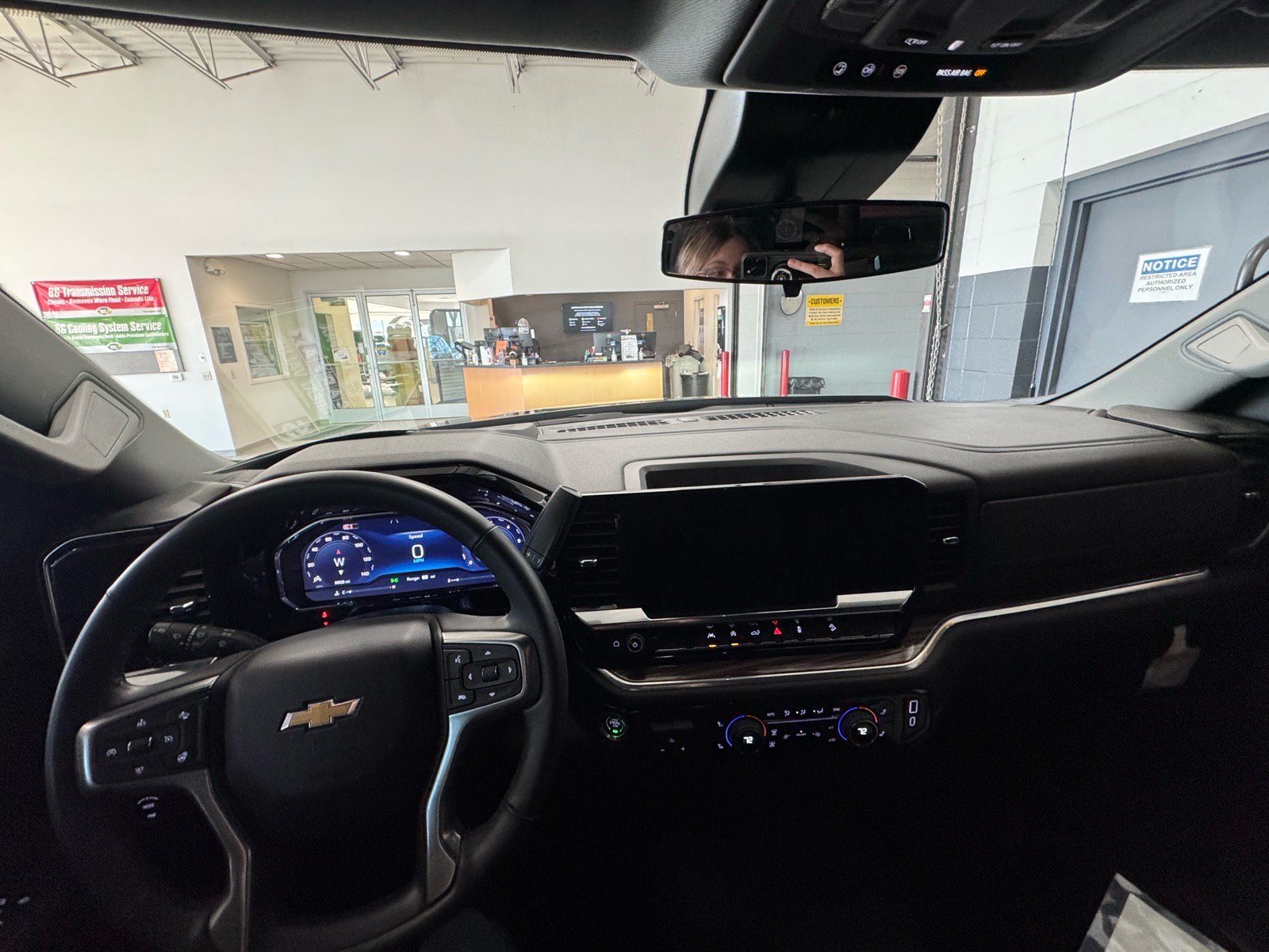 Used 2025 Chevrolet Silverado 1500 LT w/ Z71 Off-Road Package AWD/4WD image 23