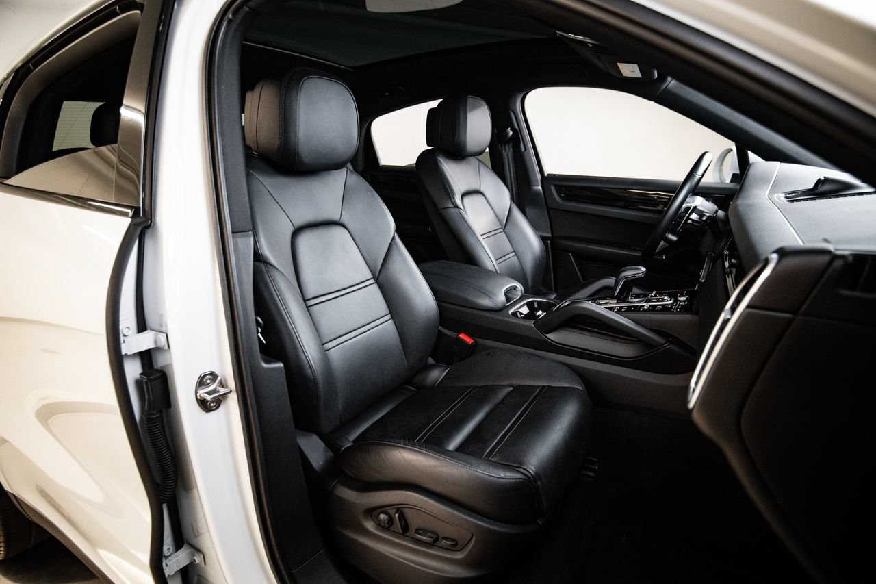 Certified 2023 Porsche Cayenne Coupe AWD/4WD image 29