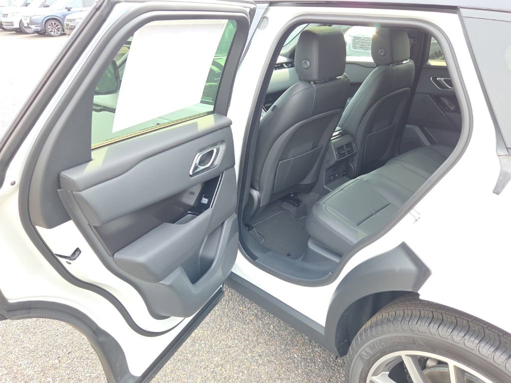 New 2026 Land Rover Range Rover Velar Dynamic SE image 15