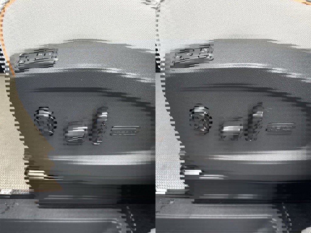 New 2025 Volkswagen ID. Buzz 1st Edition image 9