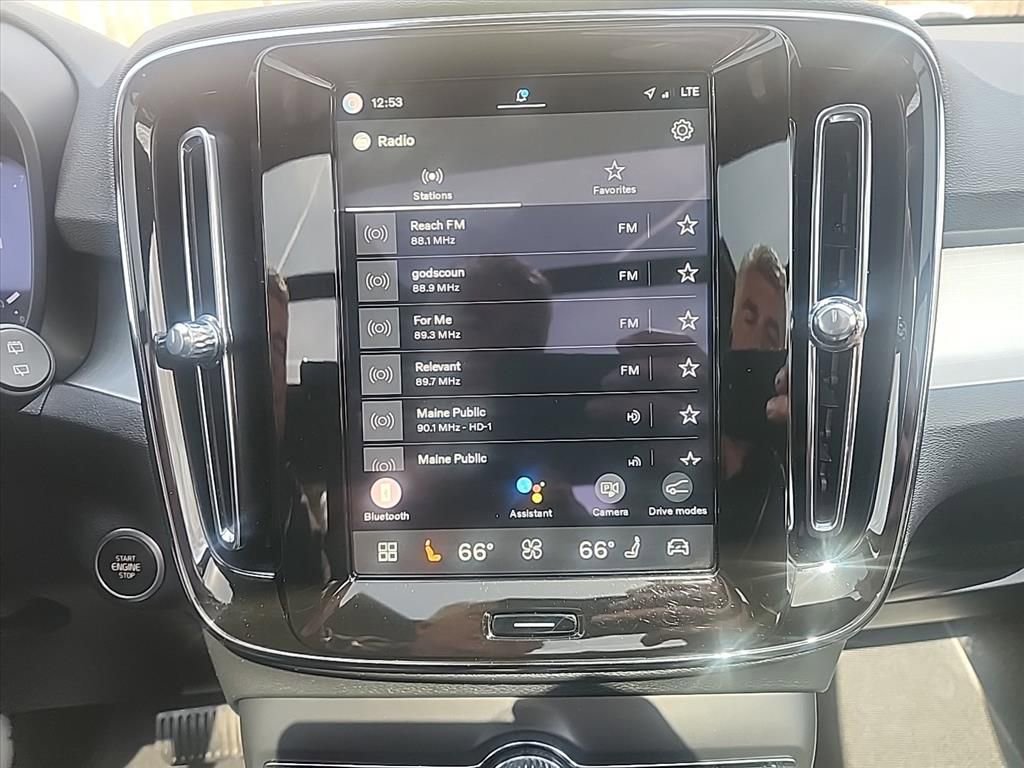 Certified 2025 Volvo XC40 B5 Core AWD/4WD image 22