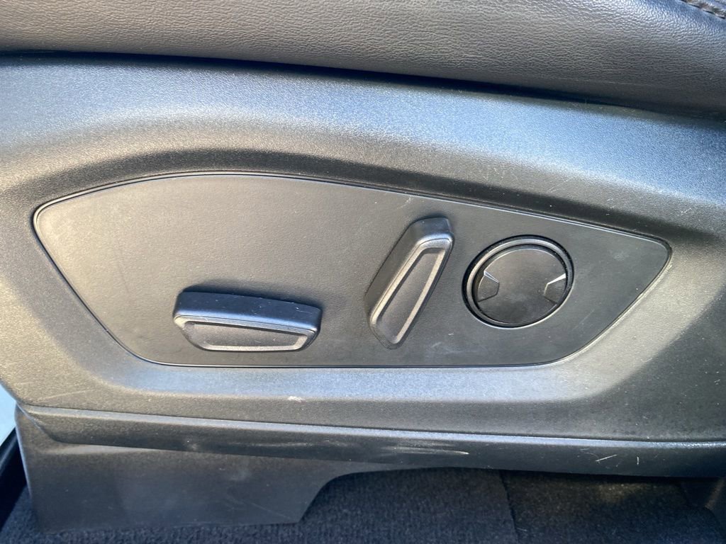 Used 2022 Ford Explorer XLT w/ Equipment Group 202A image 27