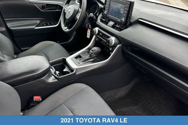 Used 2021 Toyota RAV4 LE w/ Carpet Mat Package (TMS) AWD/4WD image 18