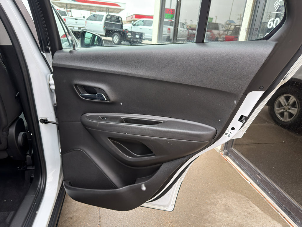 Used 2018 Chevrolet Trax LS AWD/4WD image 9