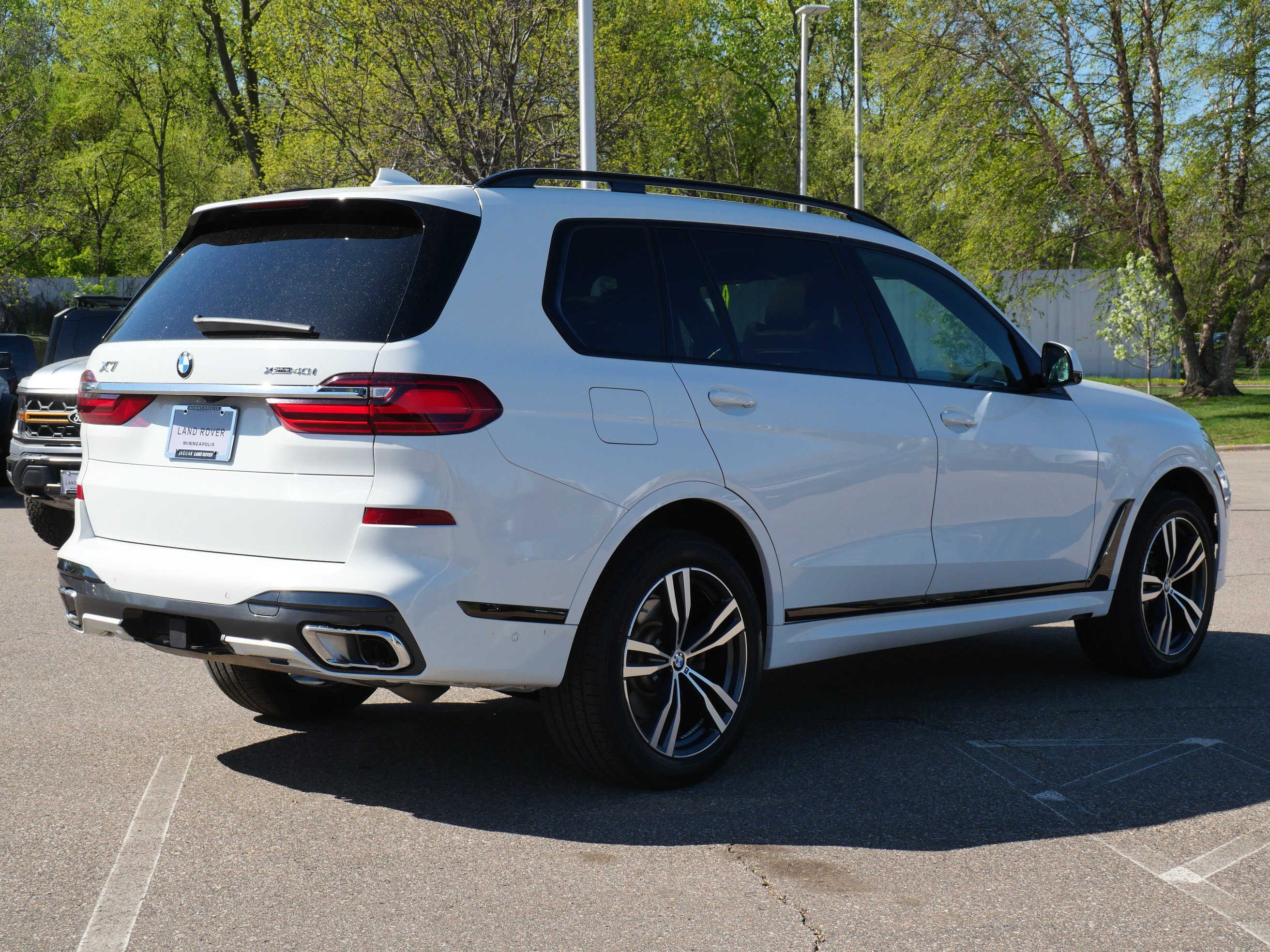 Used 2021 BMW X7 xDrive40i w/ M Sport Package AWD/4WD image 5