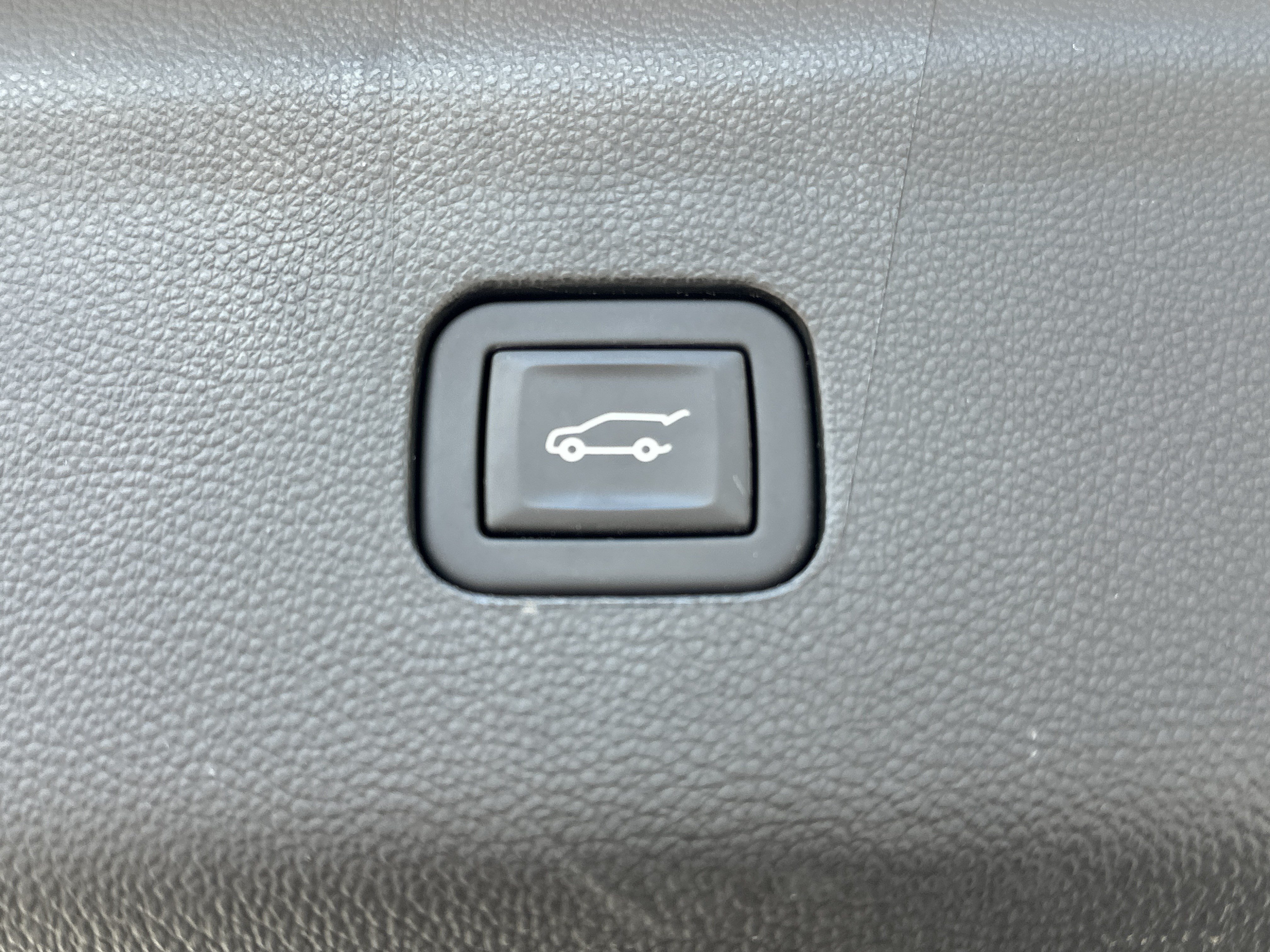 Used 2023 Buick Enclave Avenir w/ Avenir Technology Package FWD image 15