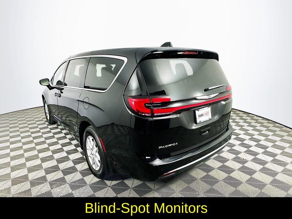 Certified 2025 Chrysler Pacifica Select image 7