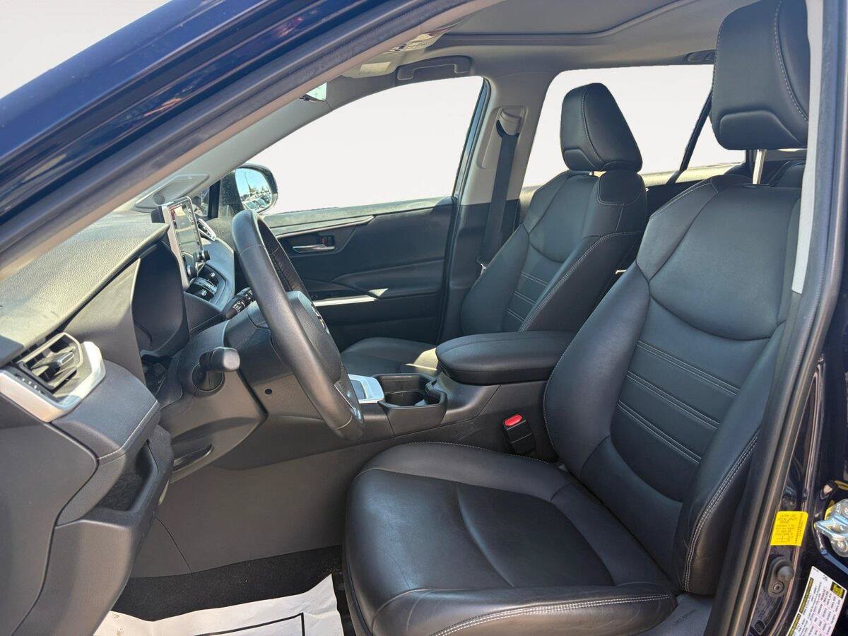 Used 2021 Toyota RAV4 XLE Premium AWD/4WD image 9