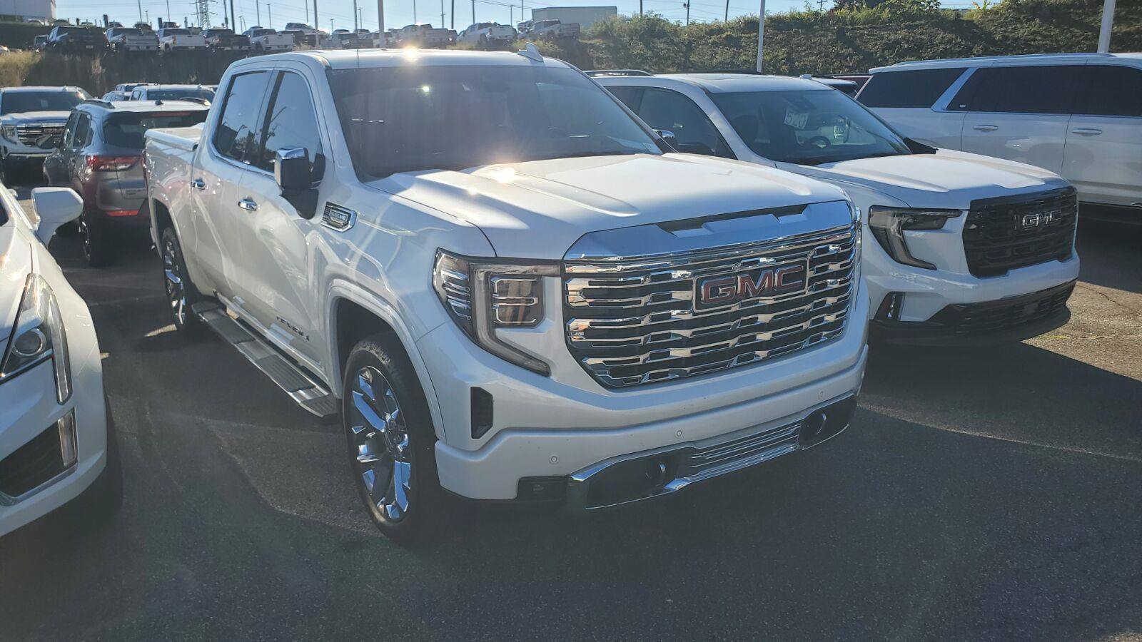 Used 2024 GMC Sierra 1500 Denali w/ Technology Package AWD/4WD image 2