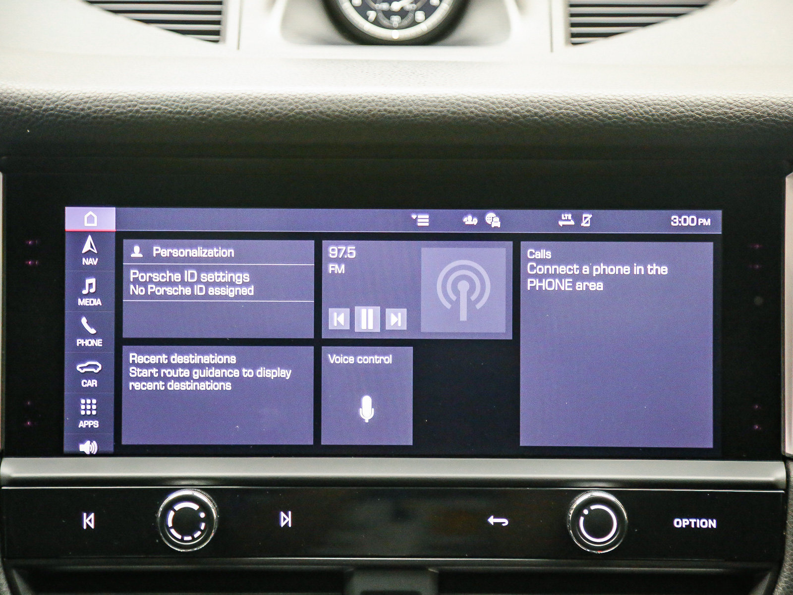Certified 2022 Porsche Macan AWD/4WD image 18