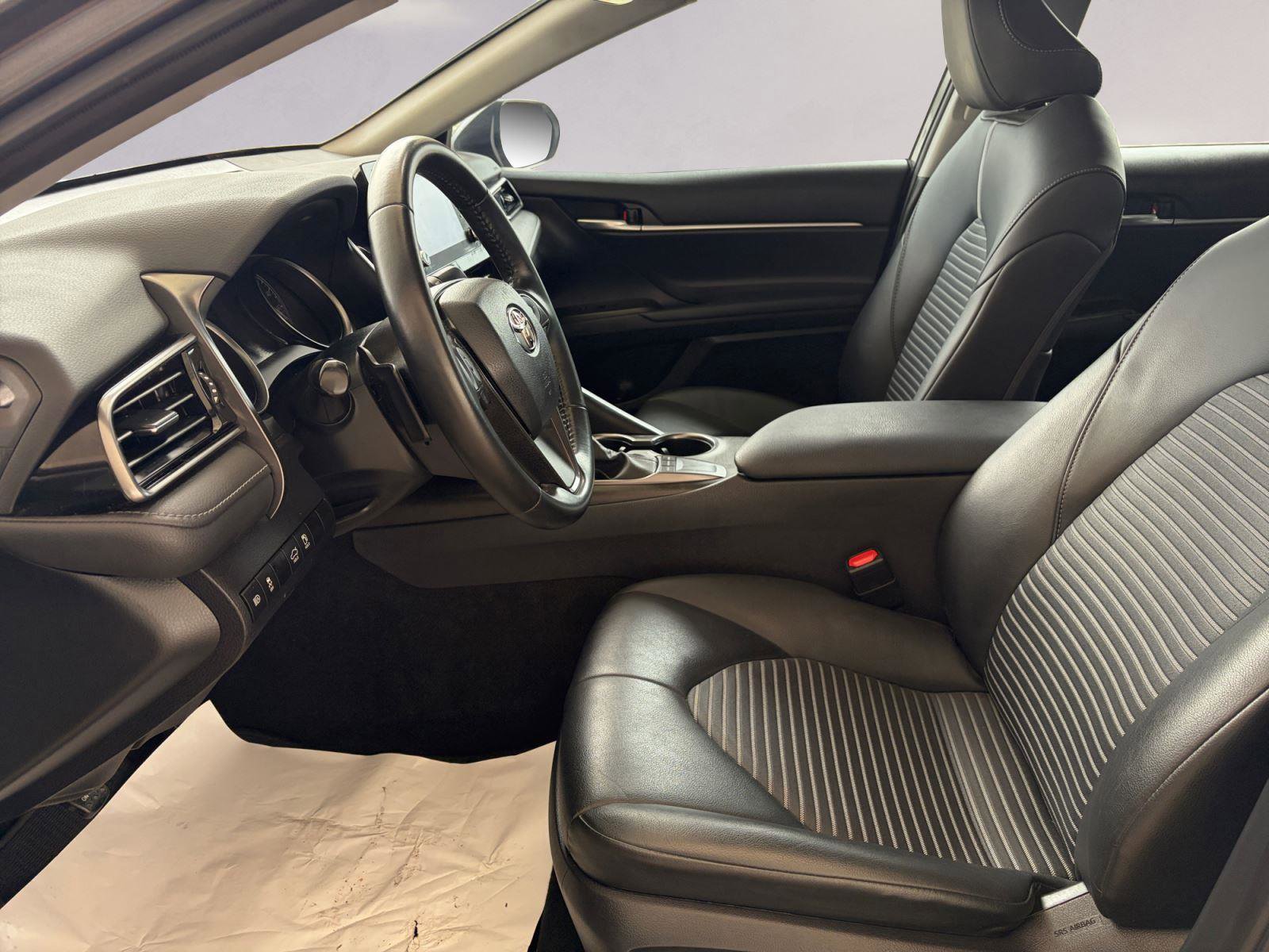 Used 2023 Toyota Camry SE image 9