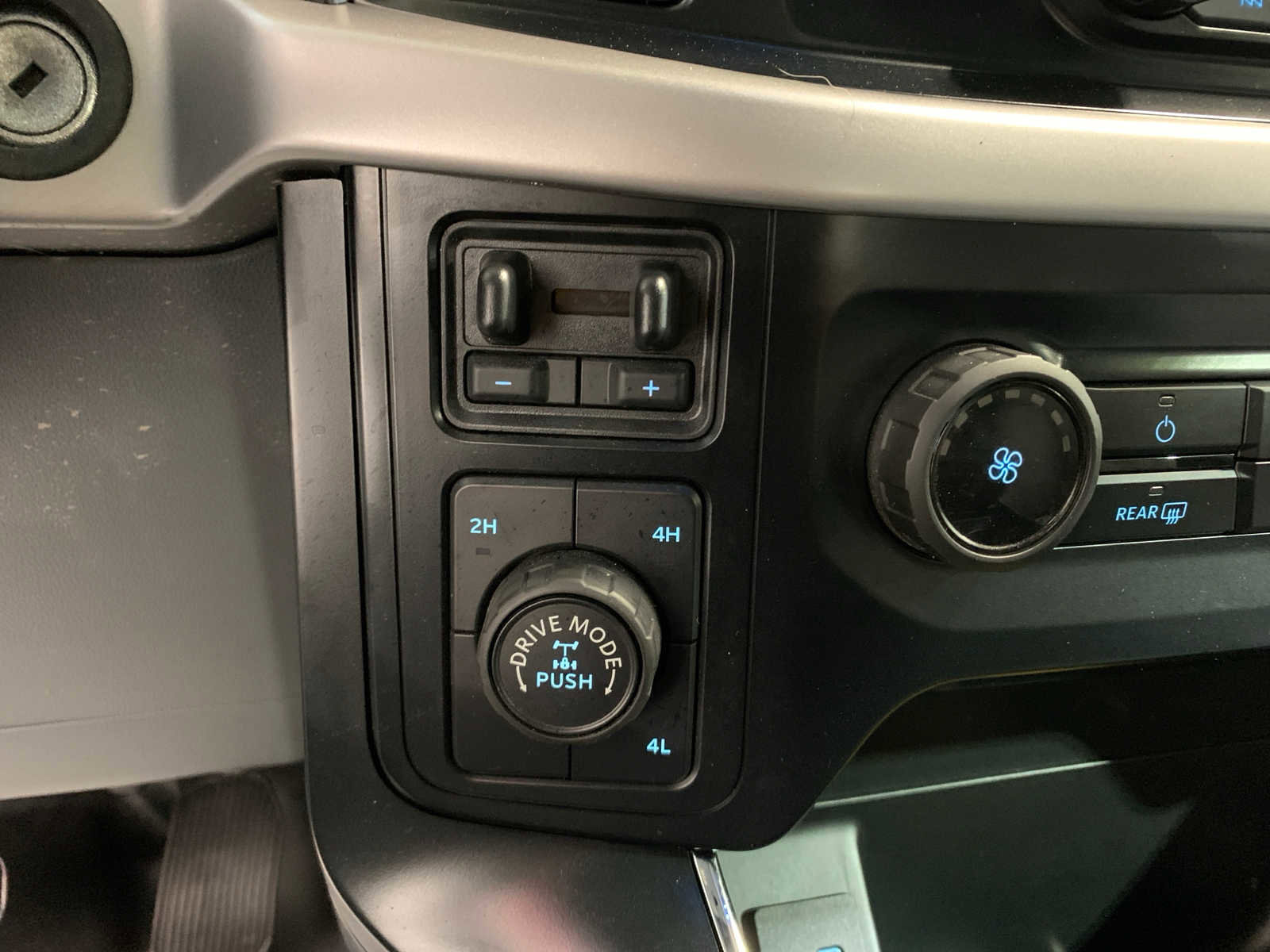 Used 2023 Ford F150 XL w/ Trailer Tow Package image 6