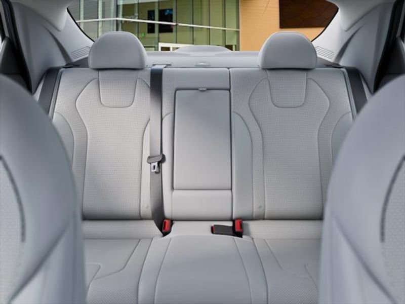 New 2025 Hyundai Elantra Limited FWD image 12