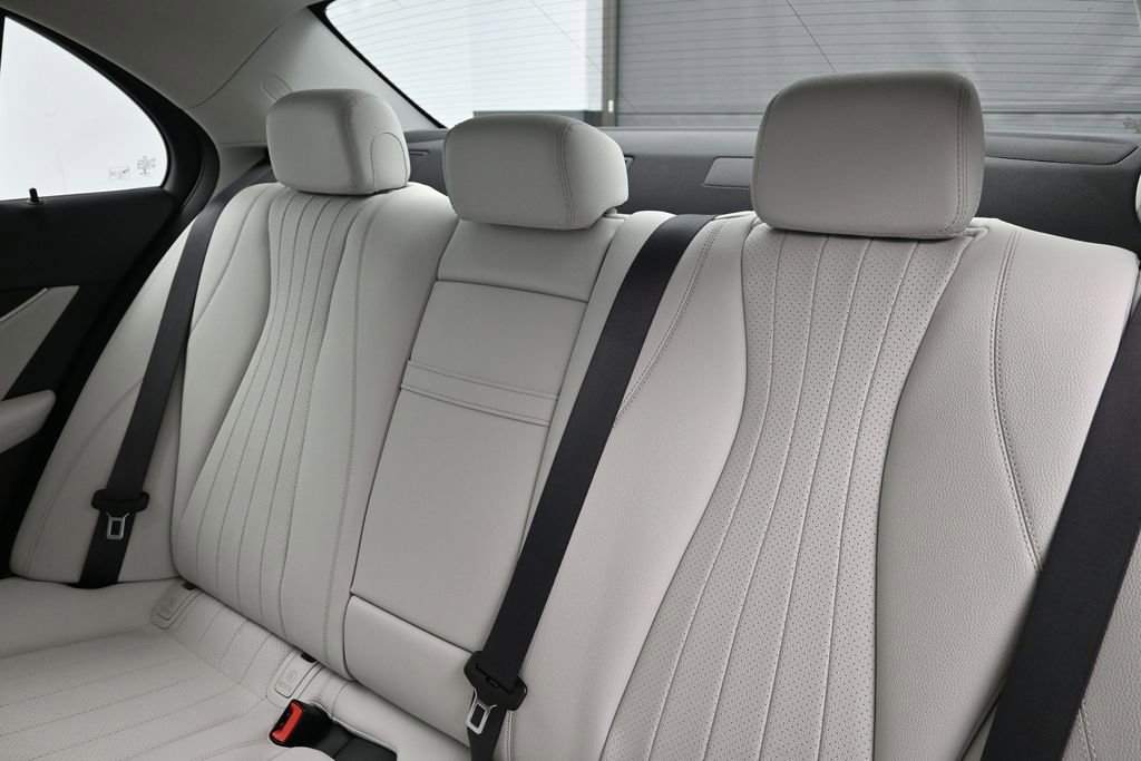 Used 2021 Mercedes-Benz E 350 4MATIC Sedan image 6