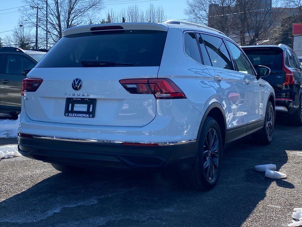 Used 2022 Volkswagen Tiguan SE image 2
