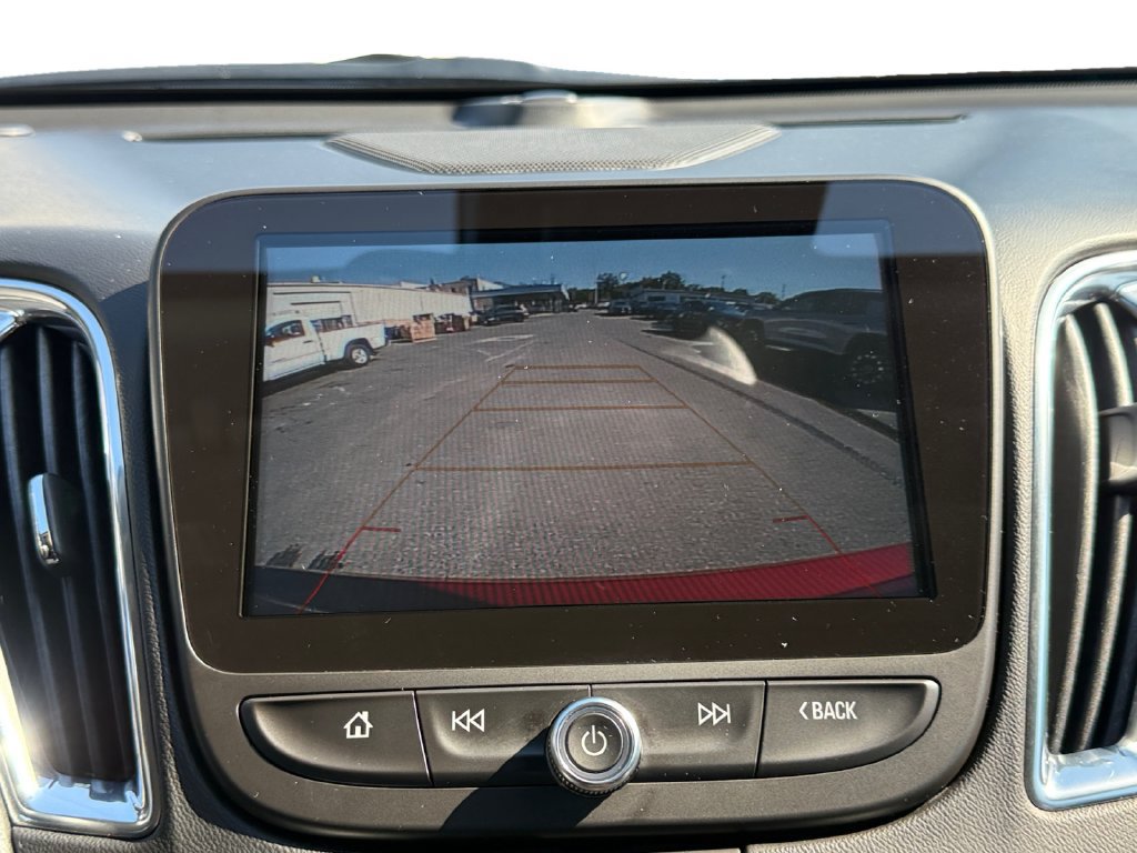 Used 2018 Chevrolet Malibu Premier w/ Premier Sun and Wheel Package FWD image 15