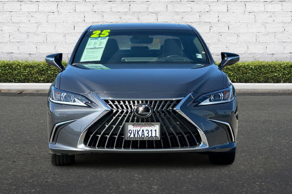 Used 2025 Lexus ES 300h w/ Premium Package FWD image 9