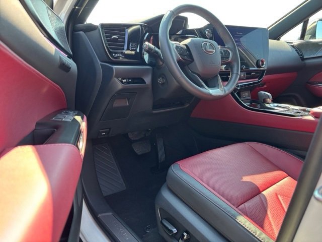 Used 2025 Lexus NX 350 AWD w/ Luxury Package image 8