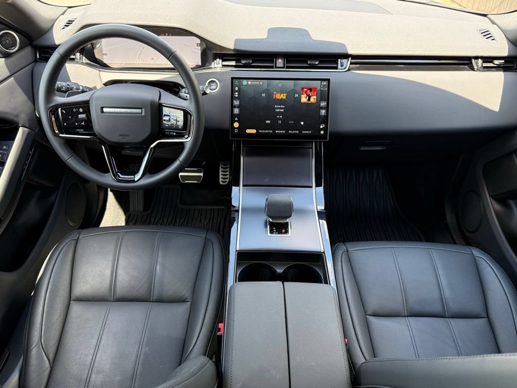Certified 2026 Land Rover Range Rover Evoque Dynamic SE AWD/4WD image 17