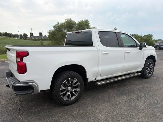 Used 2022 Chevrolet Silverado 1500 LT AWD/4WD image 4