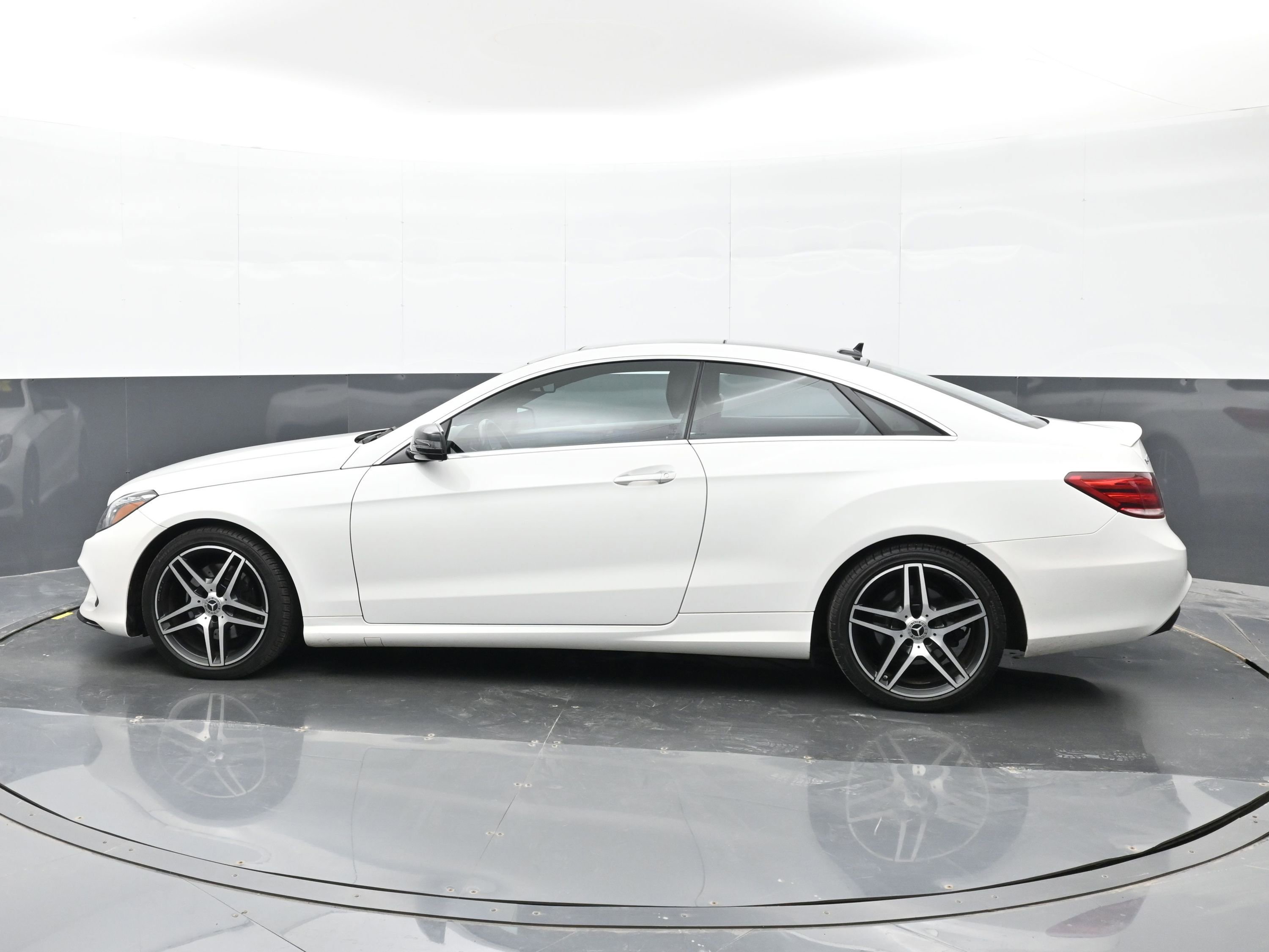 Used 2016 Mercedes-Benz E 400 4MATIC Coupe image 9