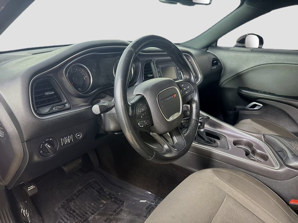 Used 2016 Dodge Challenger SXT RWD image 10