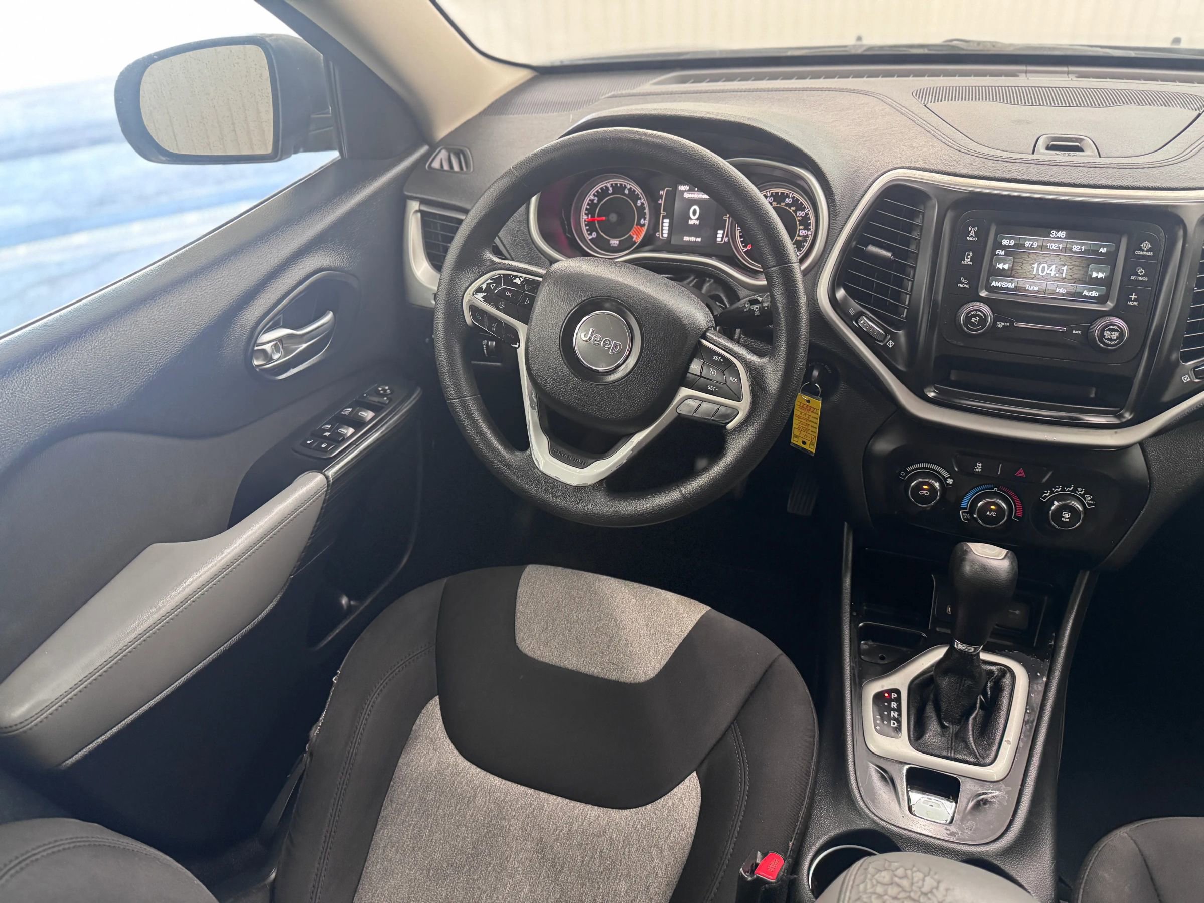 Used 2014 Jeep Cherokee Sport image 16