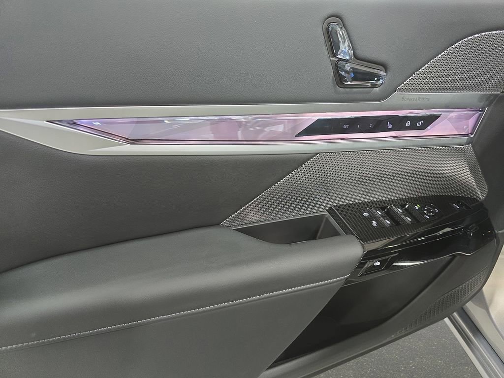 Used 2025 BMW i7 eDrive50 w/ M Sport Package image 21