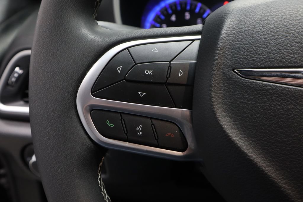 Used 2025 Chrysler Pacifica Select image 29