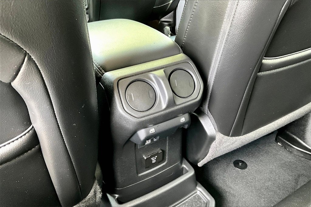 Used 2023 Jeep Wrangler Unlimited Sahara image 28