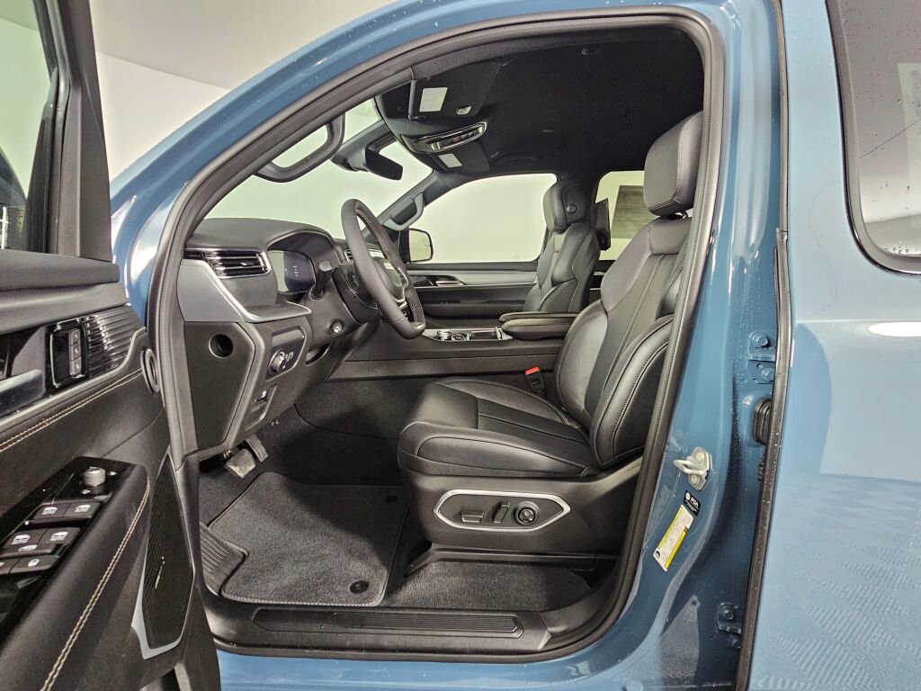 New 2026 Jeep Grand Wagoneer L Limited w/ Rear Seat Video Group I image 18