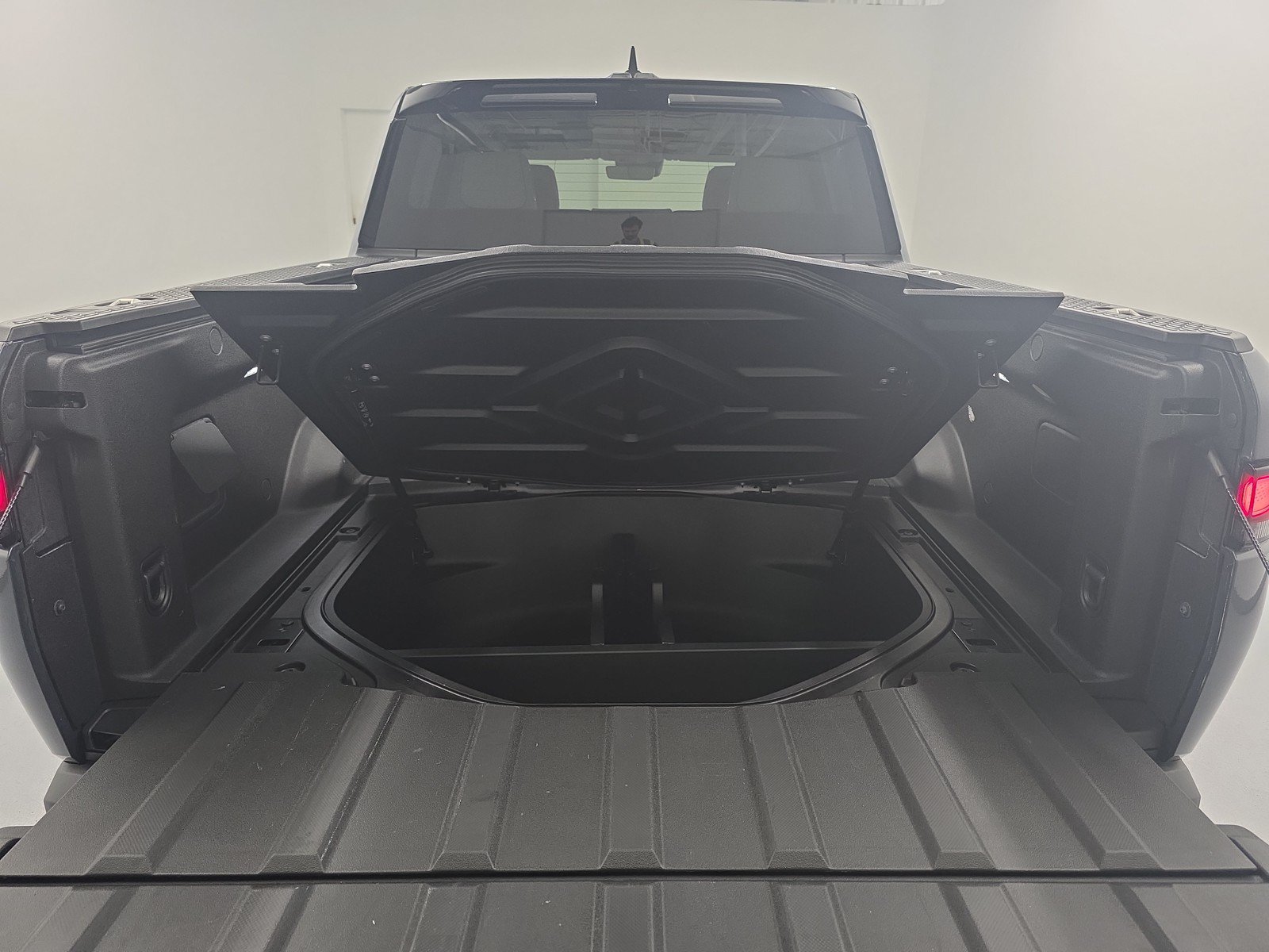Used 2022 Rivian R1T Adventure AWD/4WD image 15